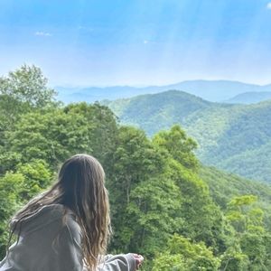 Meet your Posher, Georgiana